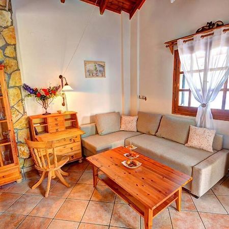 Rolling Stolis Home Katavolos Luaran gambar