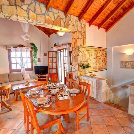 Rolling Stolis Home Katavolos Luaran gambar