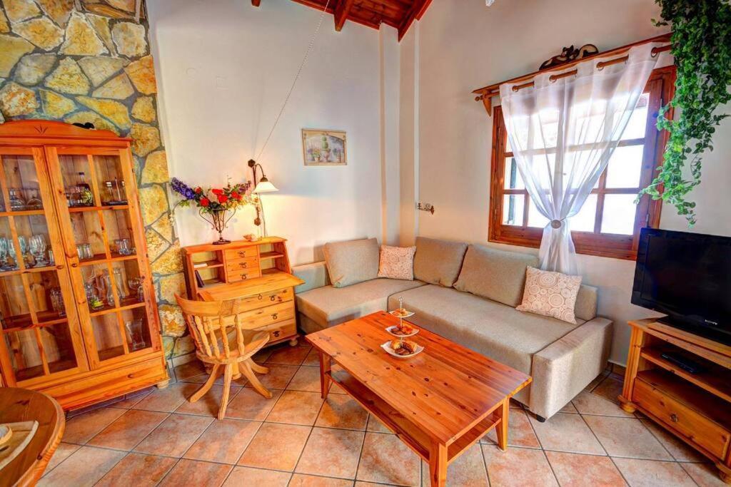 Rolling Stolis Home Katavolos Luaran gambar