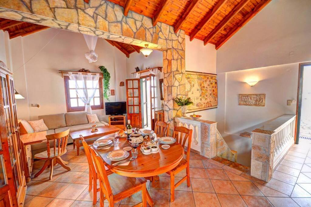 Rolling Stolis Home Katavolos Luaran gambar